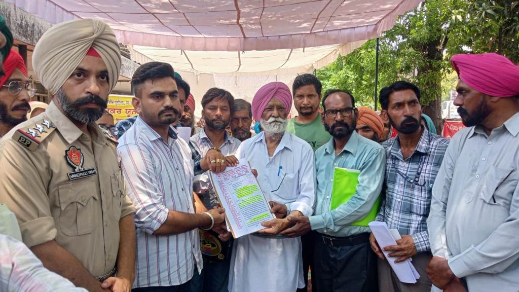 Fourth class employees stage protest rally submit memorandum to government regarding demands